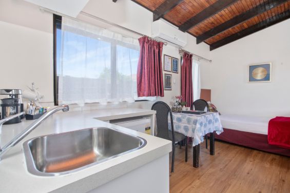 Twin Studio dining area